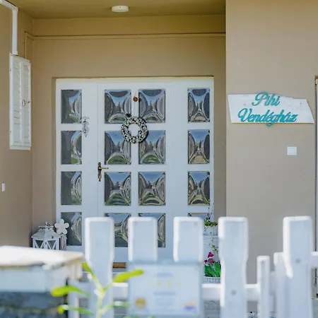 Pihi Vendeghaz Guest house